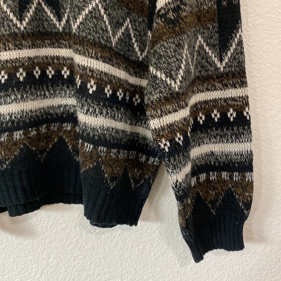 Graphix Men's Vintage Geometric Sweater - Picture 6 of 9